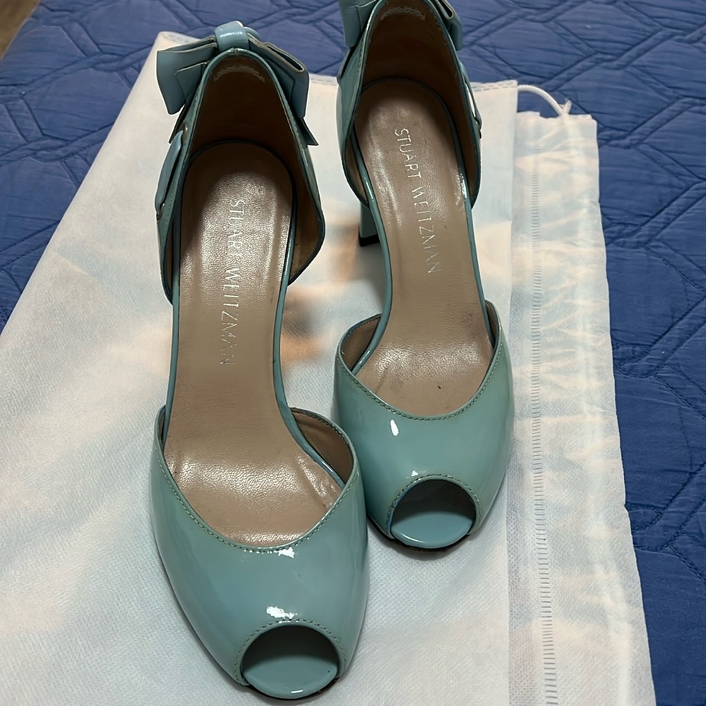 Stuart Weizmann, light blue with a ribbon on the heel. Medium heel, open toes.